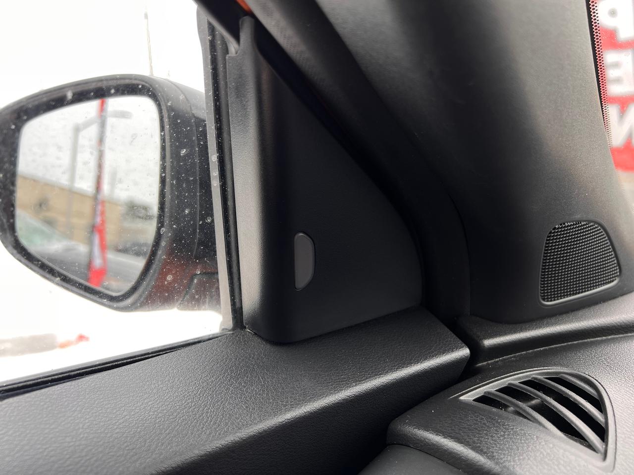 2022 Nissan Kicks SR ONE OWNER NO ACCIDENTS FULLY LOADED WARRANTY Photo