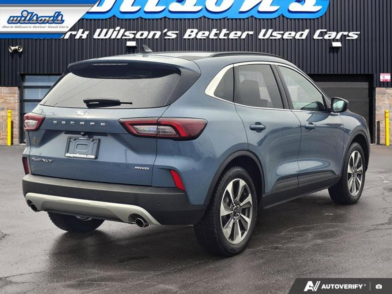 2025 Ford Escape Platinum AWD | 2.0L | Leather | Heated Wheel + Seats | Adaptive Cruise | Power Seat | and More ! Photo4
