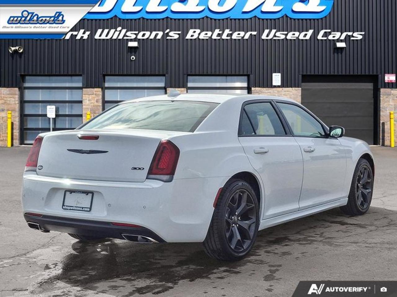 2022 Chrysler 300 300 Touring L | Leather | Heated Seats | Remote Start | CarPlay + Android | Rear Camera | and More ! Photo