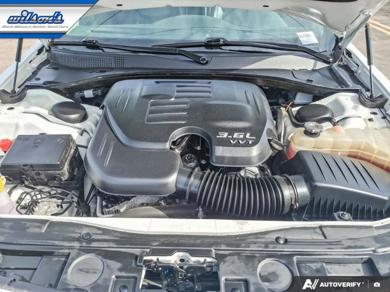 2022 Chrysler 300 300 Touring L | Leather | Heated Seats | Remote Start | CarPlay + Android | Rear Camera | and More ! Photo