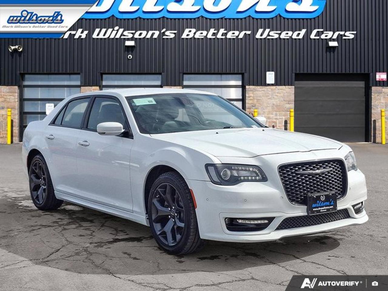 2022 Chrysler 300 300 Touring L | Leather | Heated Seats | Remote Start | CarPlay + Android | Rear Camera | and More ! Photo