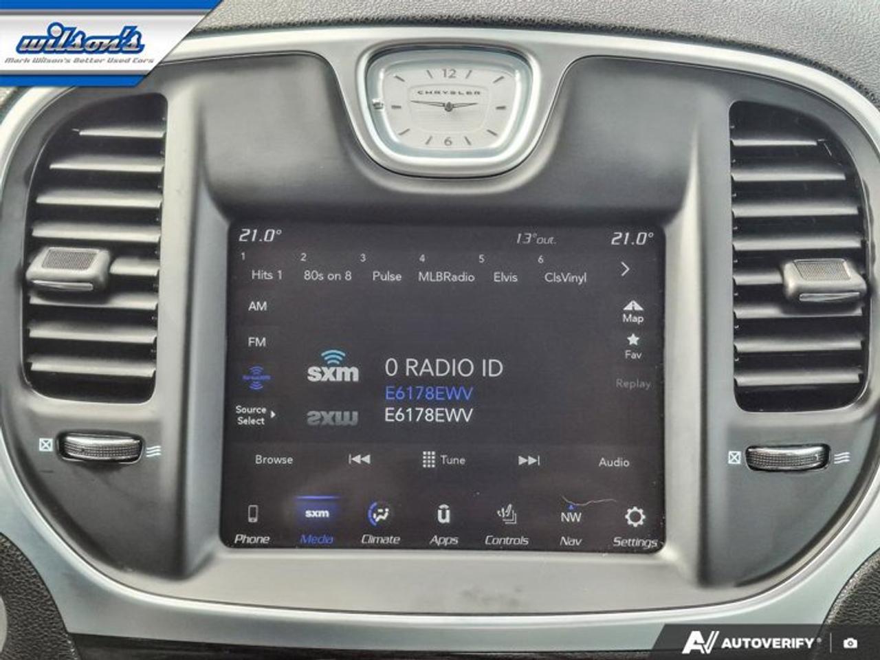 2022 Chrysler 300 300 Touring L | Leather | Heated Seats | Remote Start | CarPlay + Android | Rear Camera | and More ! Photo