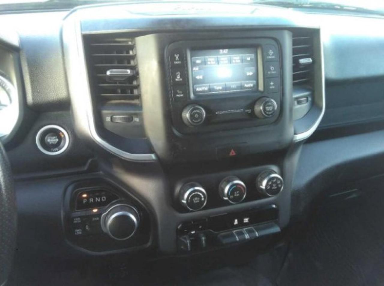 2019 RAM 3500 Big Horn Crew 4X4 | Power Seat | Bluetooth | Rear Camera | and More ! Photo4