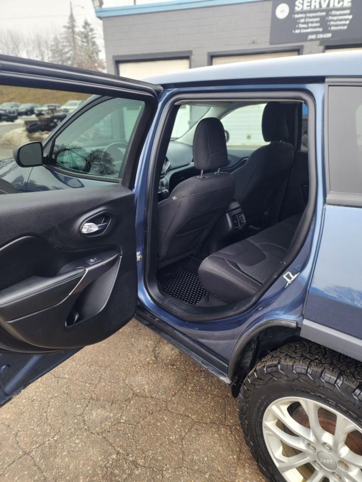 2020 Jeep Cherokee Sport l Clean Carfax l One Owner l AWD