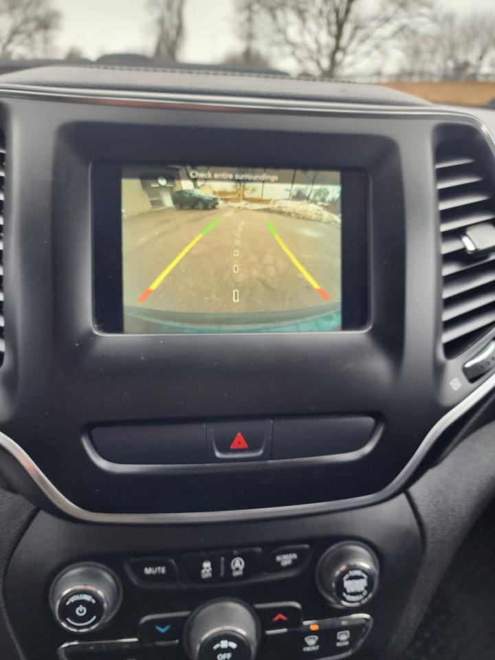 2020 Jeep Cherokee Sport l Clean Carfax l One Owner l AWD