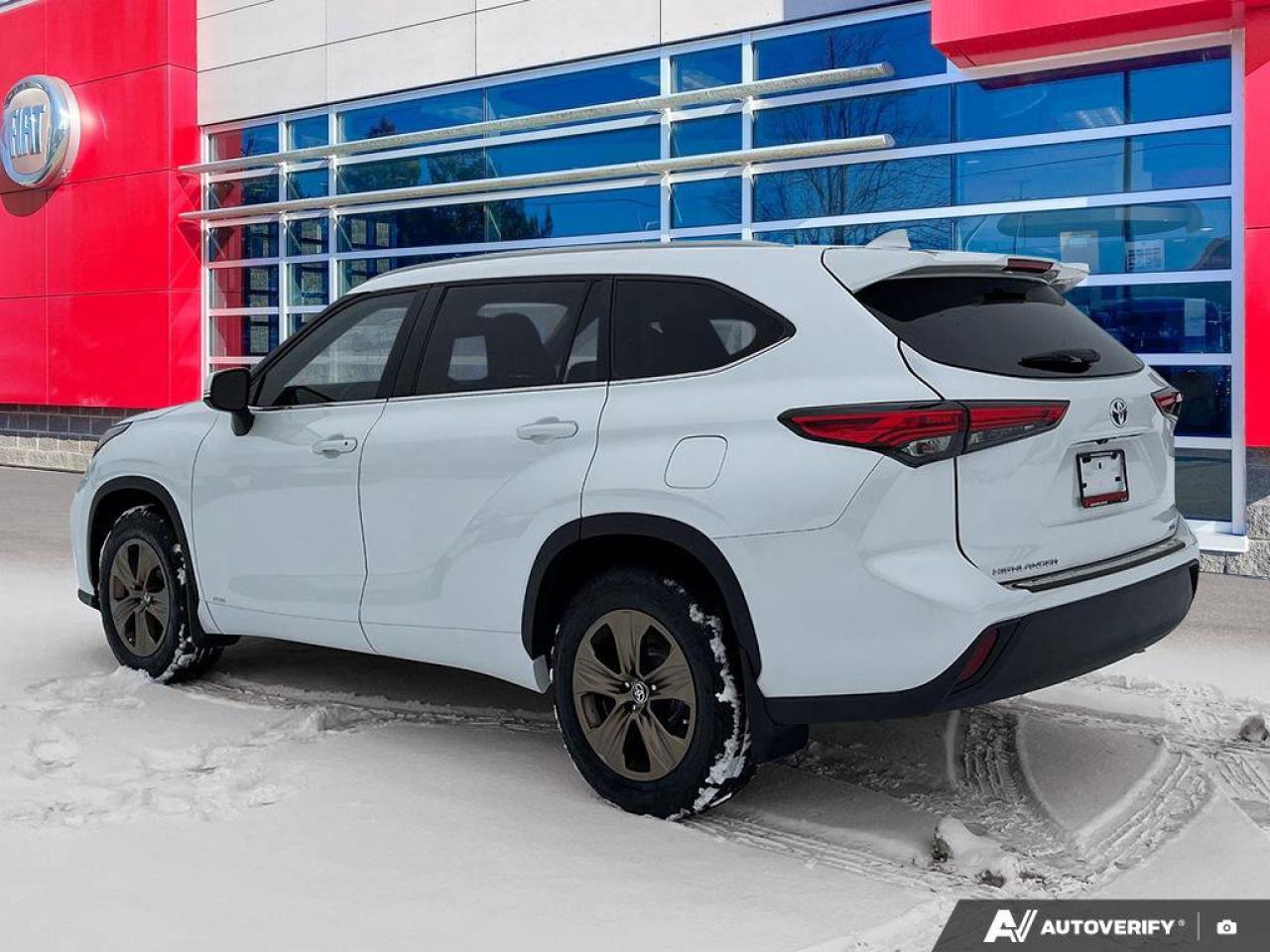 2023 Toyota Highlander Hybrid XLE Bronze Edition | Adaptive Cruise | Sunroof | Apple CarPlay & Android Auto | New Tires | Photo