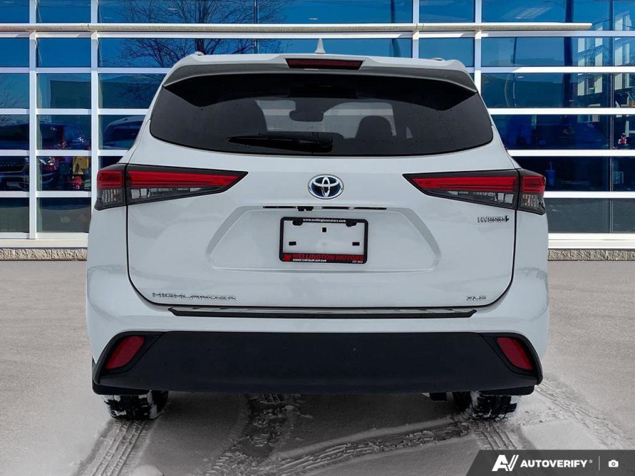 2023 Toyota Highlander Hybrid XLE Bronze Edition | Adaptive Cruise | Sunroof | Apple CarPlay & Android Auto | New Tires | Photo3