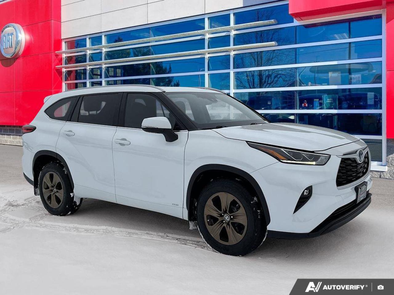 2023 Toyota Highlander Hybrid XLE Bronze Edition | Adaptive Cruise | Sunroof | Apple CarPlay & Android Auto | New Tires | Photo