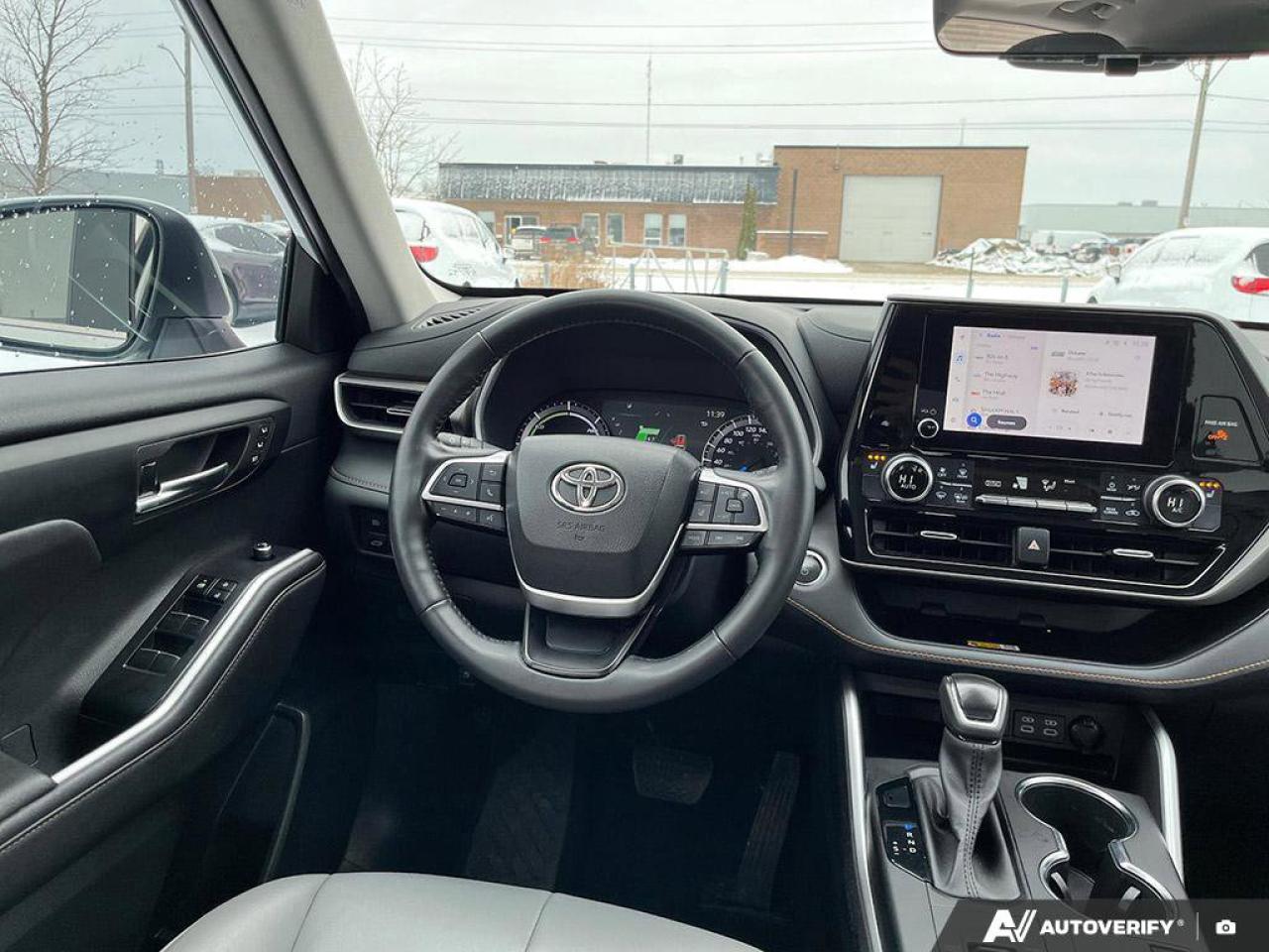 2023 Toyota Highlander Hybrid XLE Bronze Edition | Adaptive Cruise | Sunroof | Apple CarPlay & Android Auto | New Tires | Photo