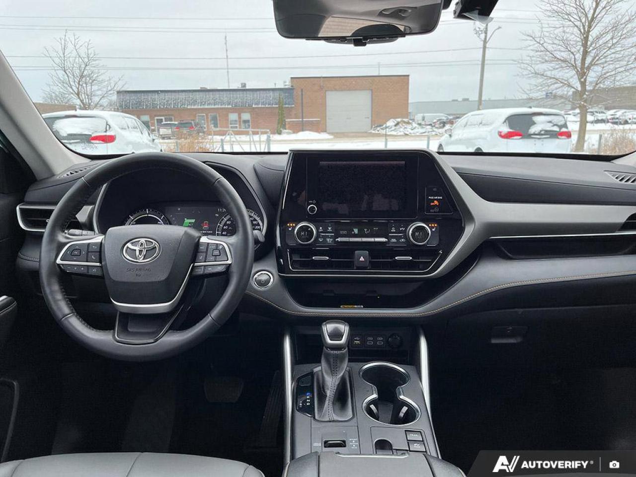 2023 Toyota Highlander Hybrid XLE Bronze Edition | Adaptive Cruise | Sunroof | Apple CarPlay & Android Auto | New Tires | Photo
