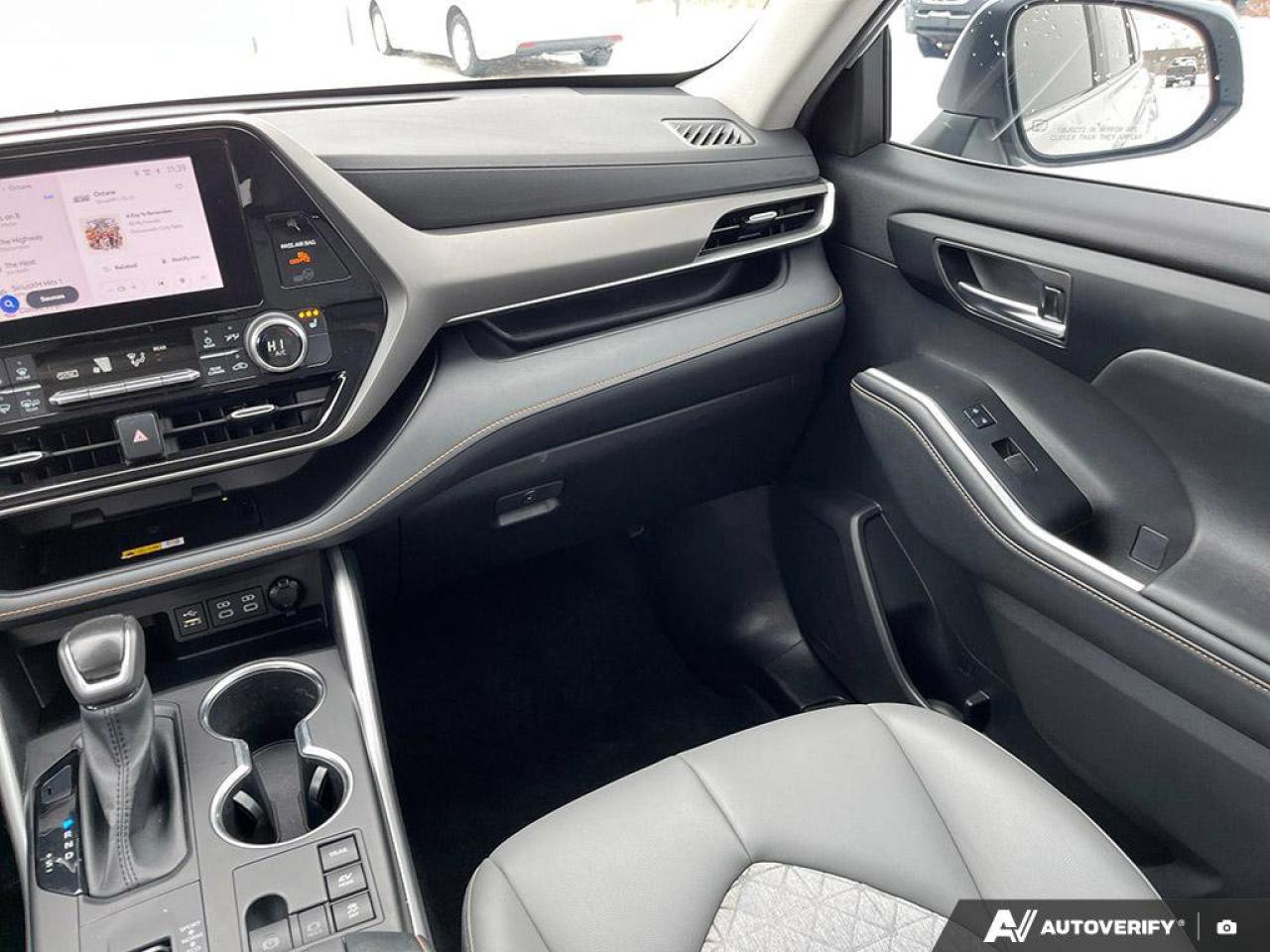 2023 Toyota Highlander Hybrid XLE Bronze Edition | Adaptive Cruise | Sunroof | Apple CarPlay & Android Auto | New Tires | Photo