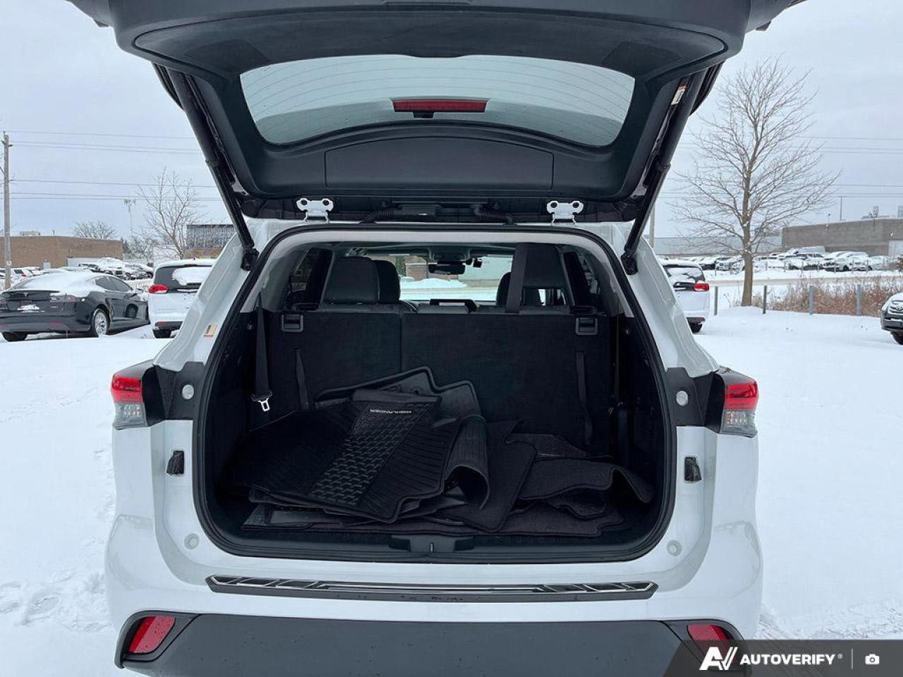 2023 Toyota Highlander Hybrid XLE Bronze Edition | Adaptive Cruise | Sunroof | Apple CarPlay & Android Auto | New Tires | Photo