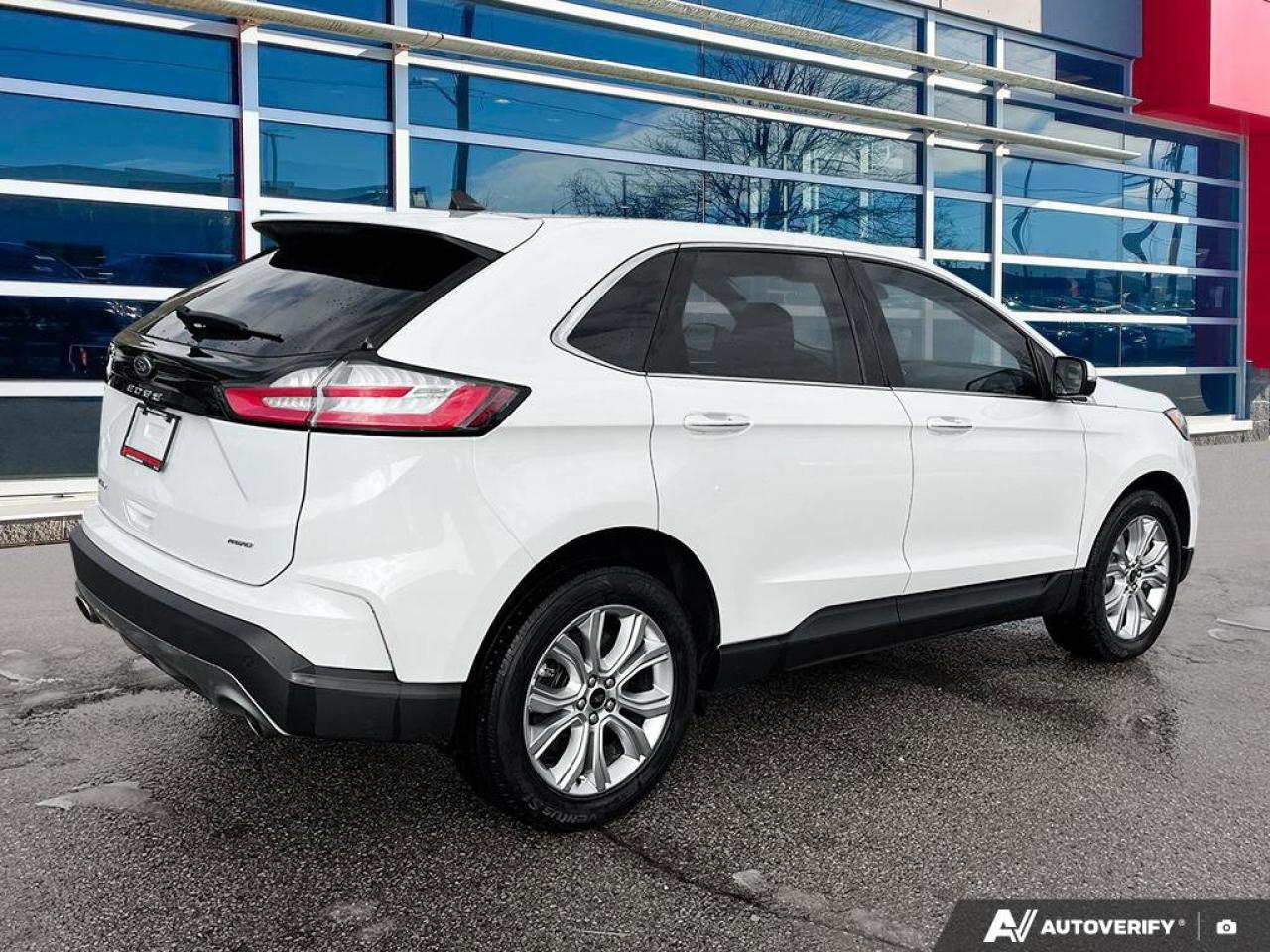 2023 Ford Edge Titanium AWD | Leather | Pano Roof | B&O Sound | Heated Seats + Steering | Remote Start | and More ! Photo4