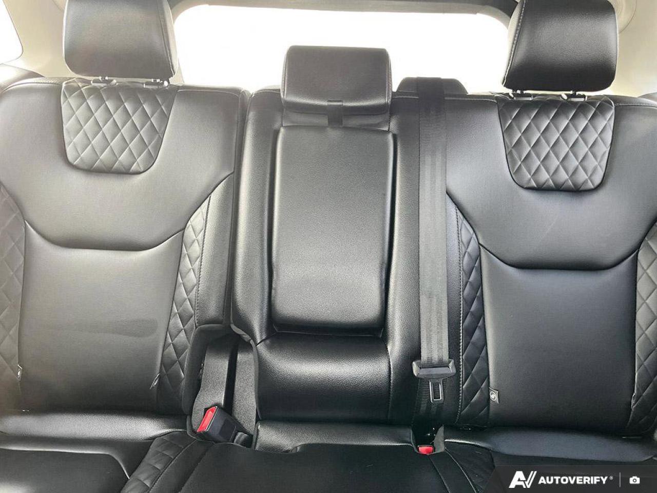 2023 Ford Edge Titanium AWD | Leather | Pano Roof | B&O Sound | Heated Seats + Steering | Remote Start | and More ! Photo