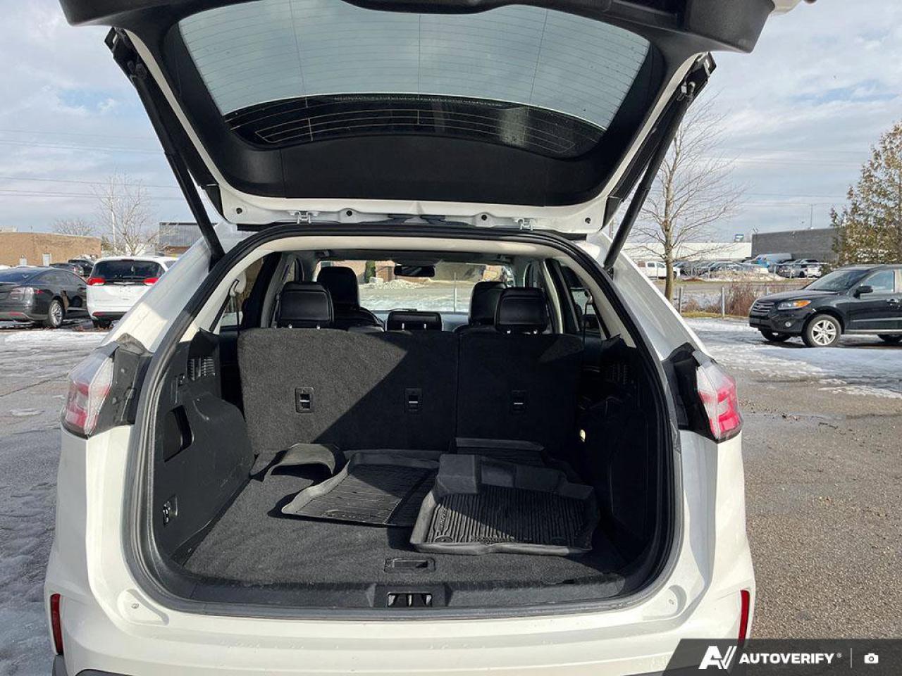 2023 Ford Edge Titanium AWD | Leather | Pano Roof | B&O Sound | Heated Seats + Steering | Remote Start | and More ! Photo