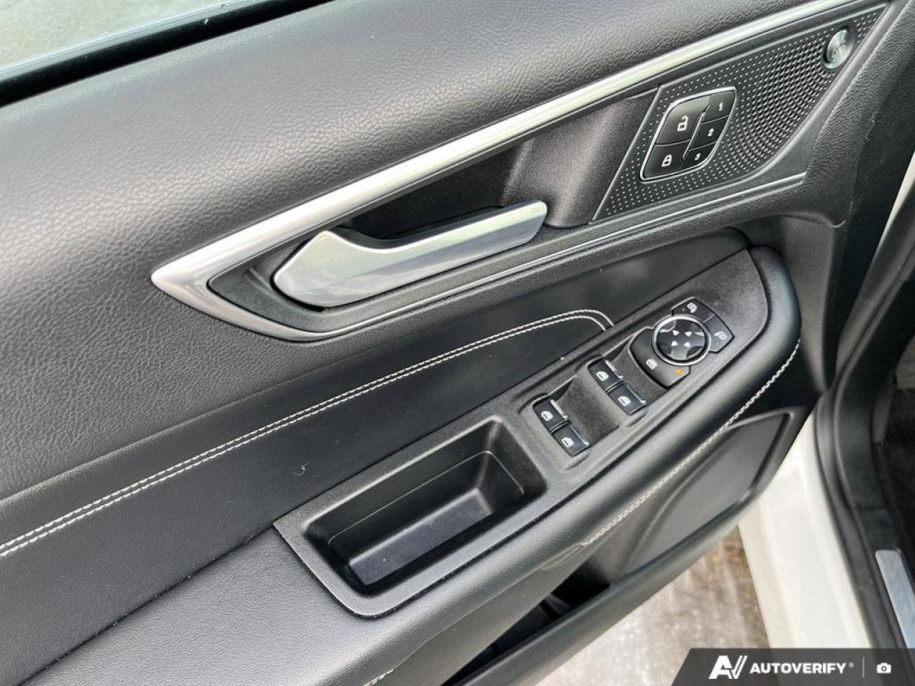 2023 Ford Edge Titanium AWD | Leather | Pano Roof | B&O Sound | Heated Seats + Steering | Remote Start | and More ! Photo