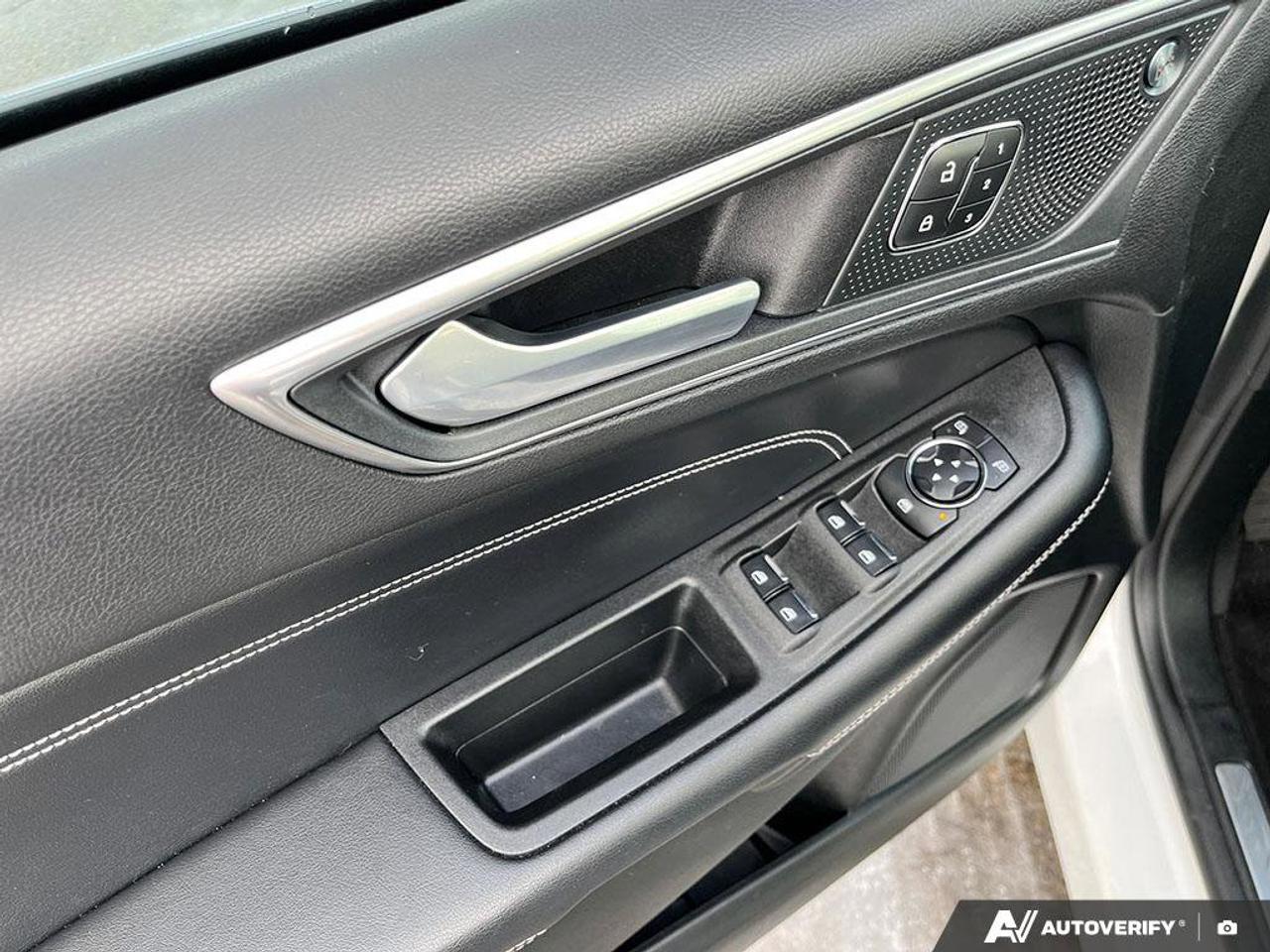 2023 Ford Edge Titanium AWD | Leather | Pano Roof | B&O Sound | Heated Seats + Steering | Remote Start | and More ! Photo