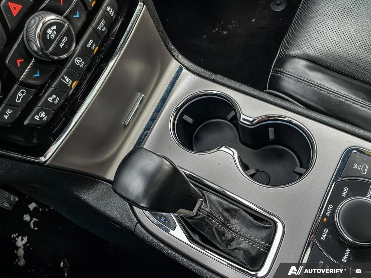 2020 Jeep Grand Cherokee Overland V6 4X4 | Navigation | Pano Sunroof | Nappa Leather | New Tires | New Brakes | Photo