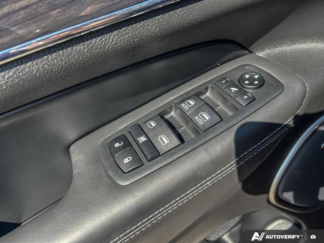 2020 Jeep Grand Cherokee Overland V6 4X4 | Navigation | Pano Sunroof | Nappa Leather | New Tires | New Brakes | Photo