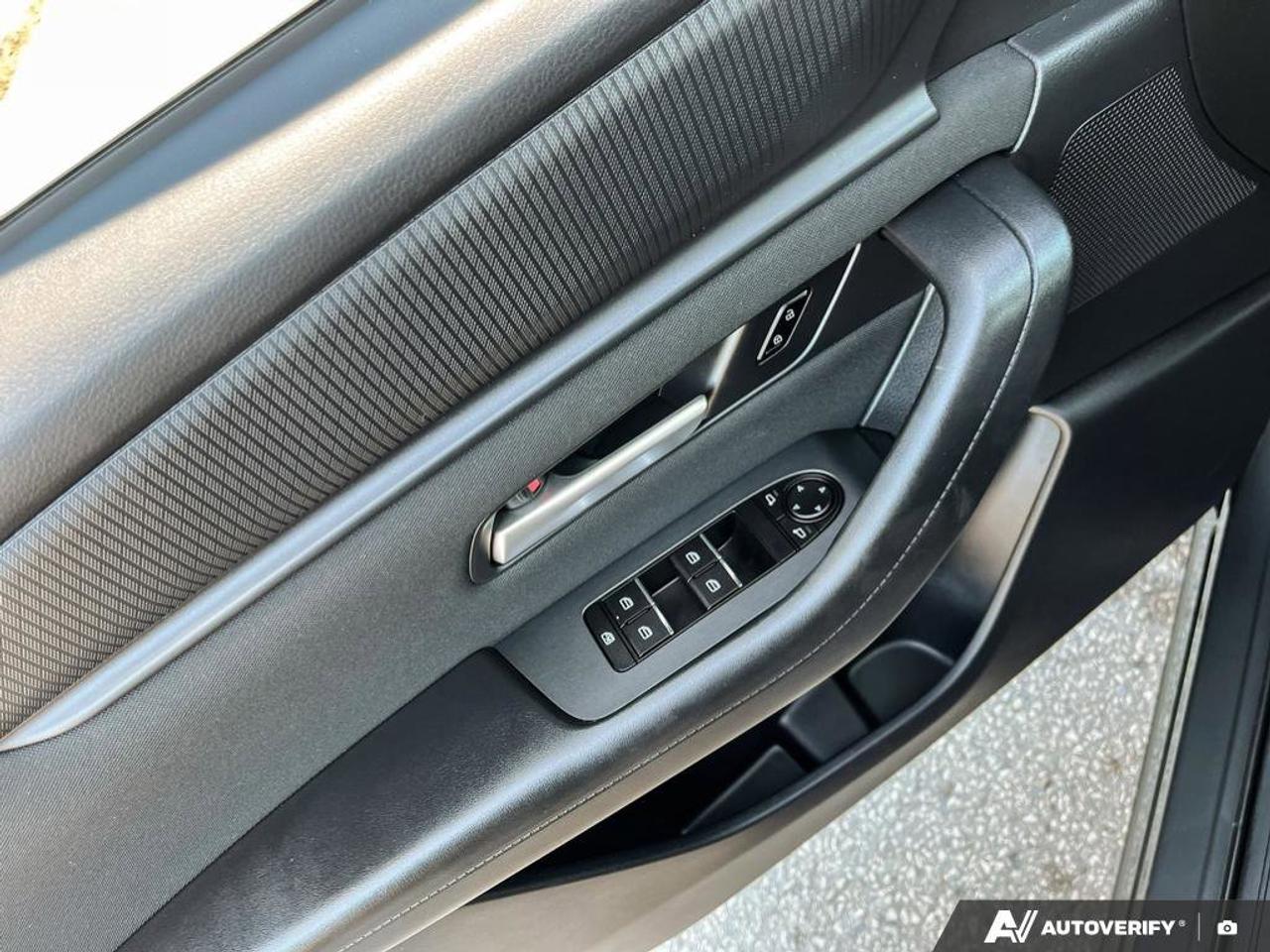 2024 Mazda CX-90 PHEV GS | CarPlay | Android Auto | Rain Sensing Wipers | Keyless Entry | Reverse Camera | Photo