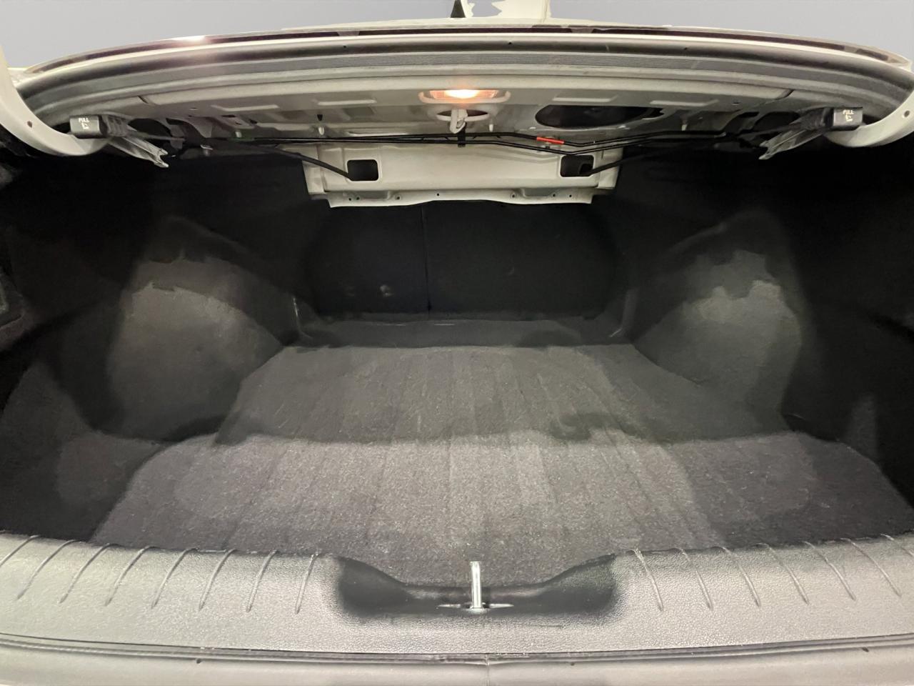 2022 Hyundai Elantra Hybrid Ultimate | Reverse Cam | Sunroof Photo