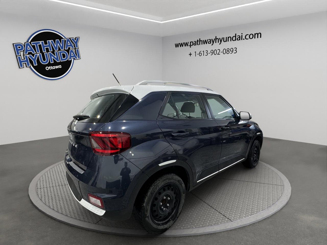 2024 Hyundai Venue Preferred | Reverse Cam | Heated Seats Photo3