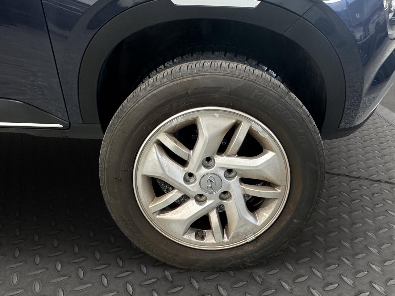 2024 Hyundai Venue Preferred | Reverse Cam | Heated Seats Photo