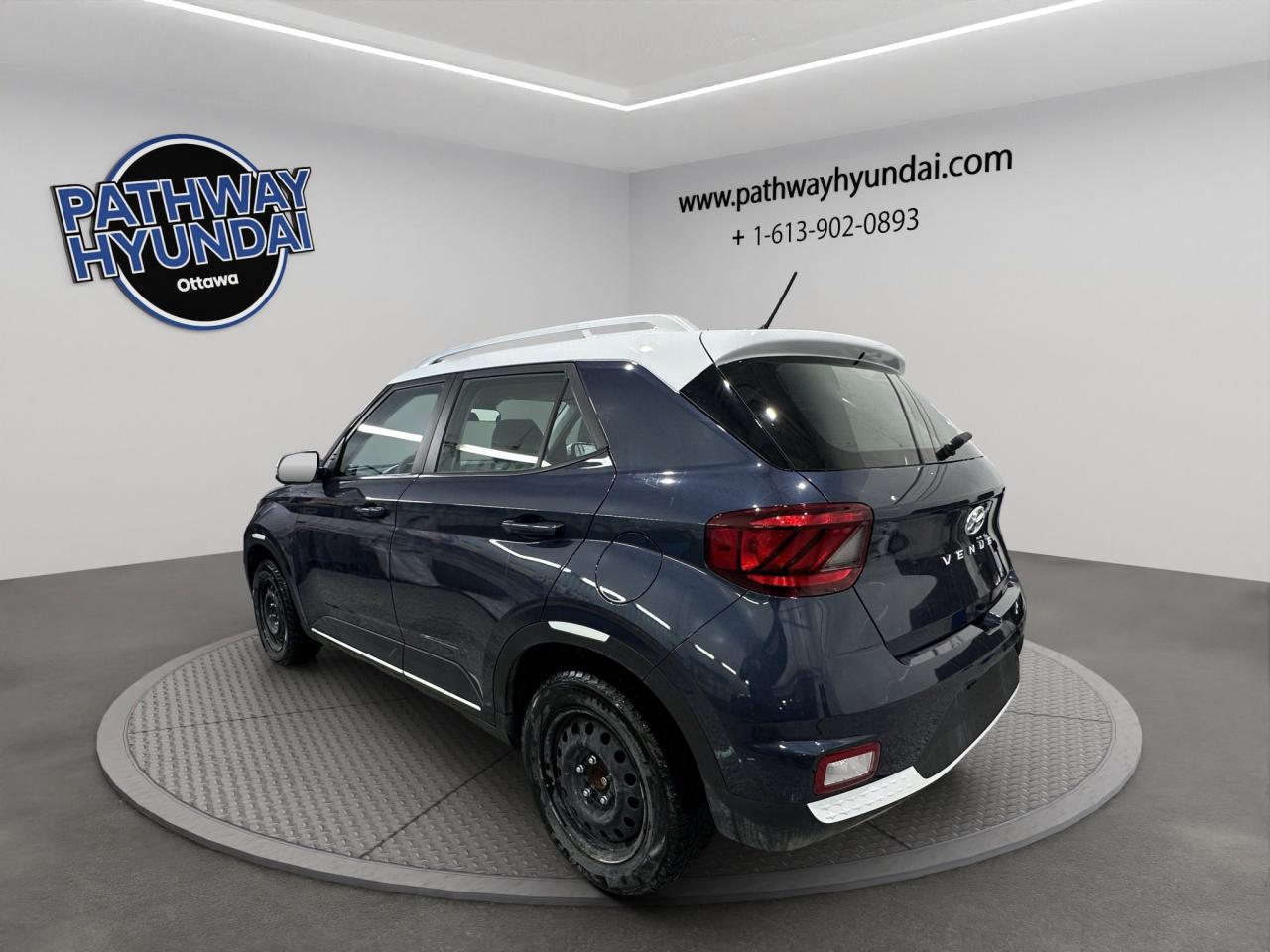 2024 Hyundai Venue Preferred | Reverse Cam | Heated Seats Photo