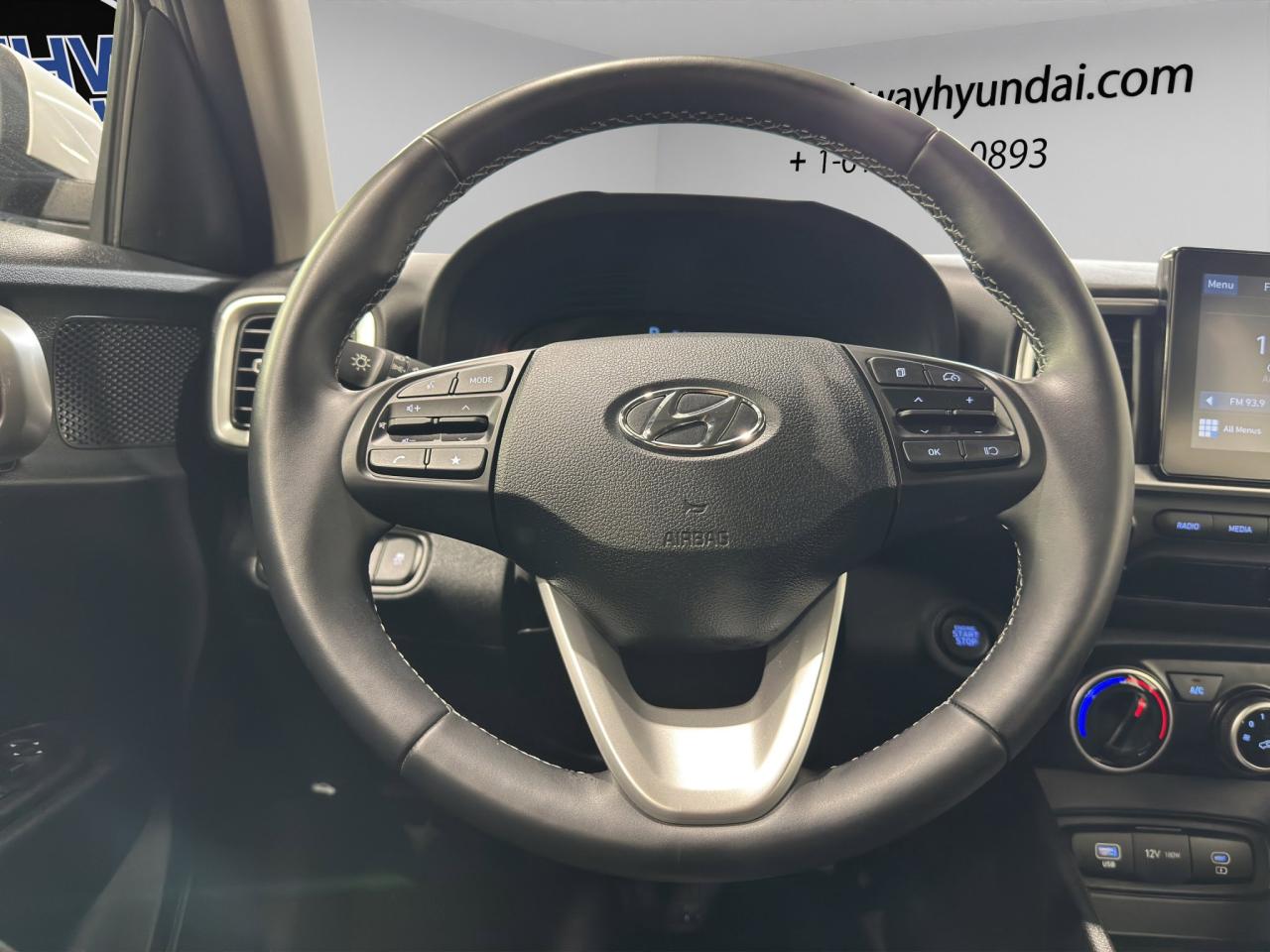 2024 Hyundai Venue Preferred | Reverse Cam | Heated Seats Photo