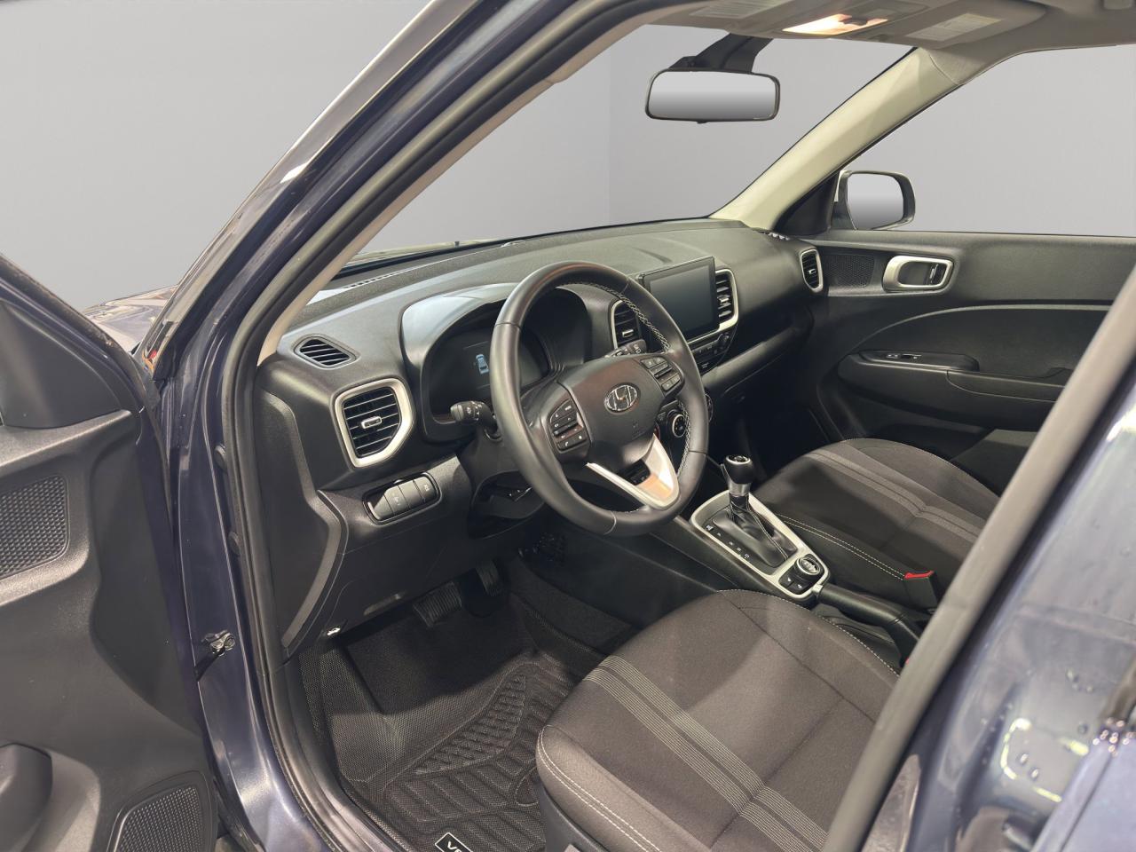 2024 Hyundai Venue Preferred | Reverse Cam | Heated Seats Photo