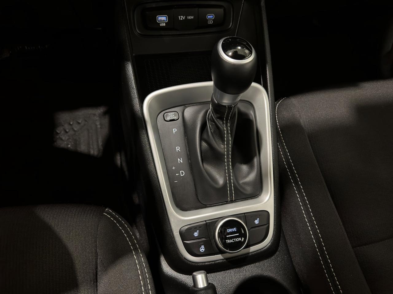 2024 Hyundai Venue Preferred | Reverse Cam | Heated Seats Photo