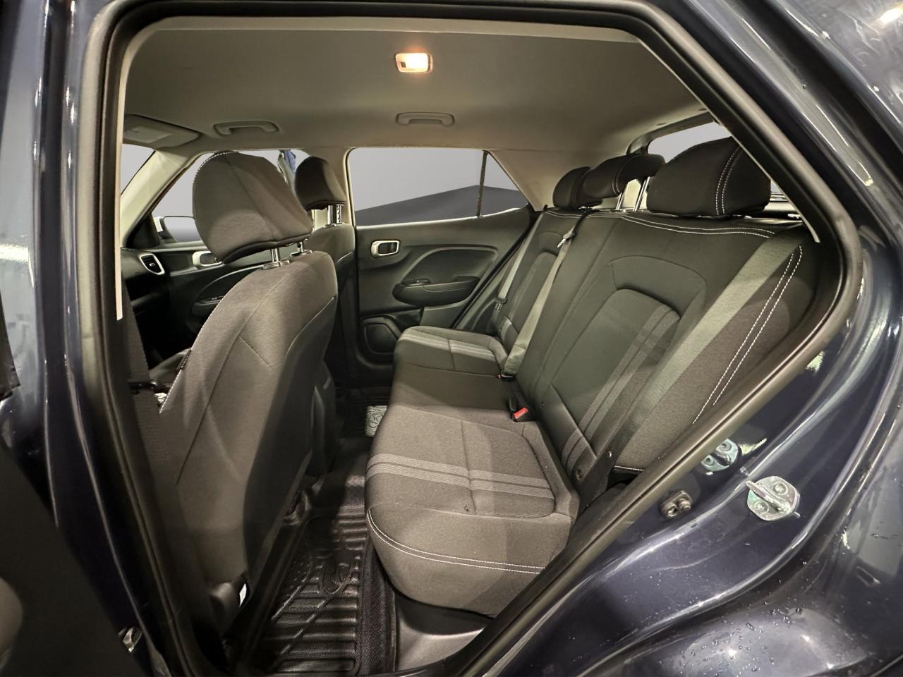 2024 Hyundai Venue Preferred | Reverse Cam | Heated Seats Photo