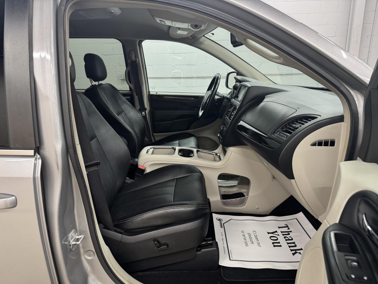 2016 Dodge Grand Caravan Crew Plus Photo