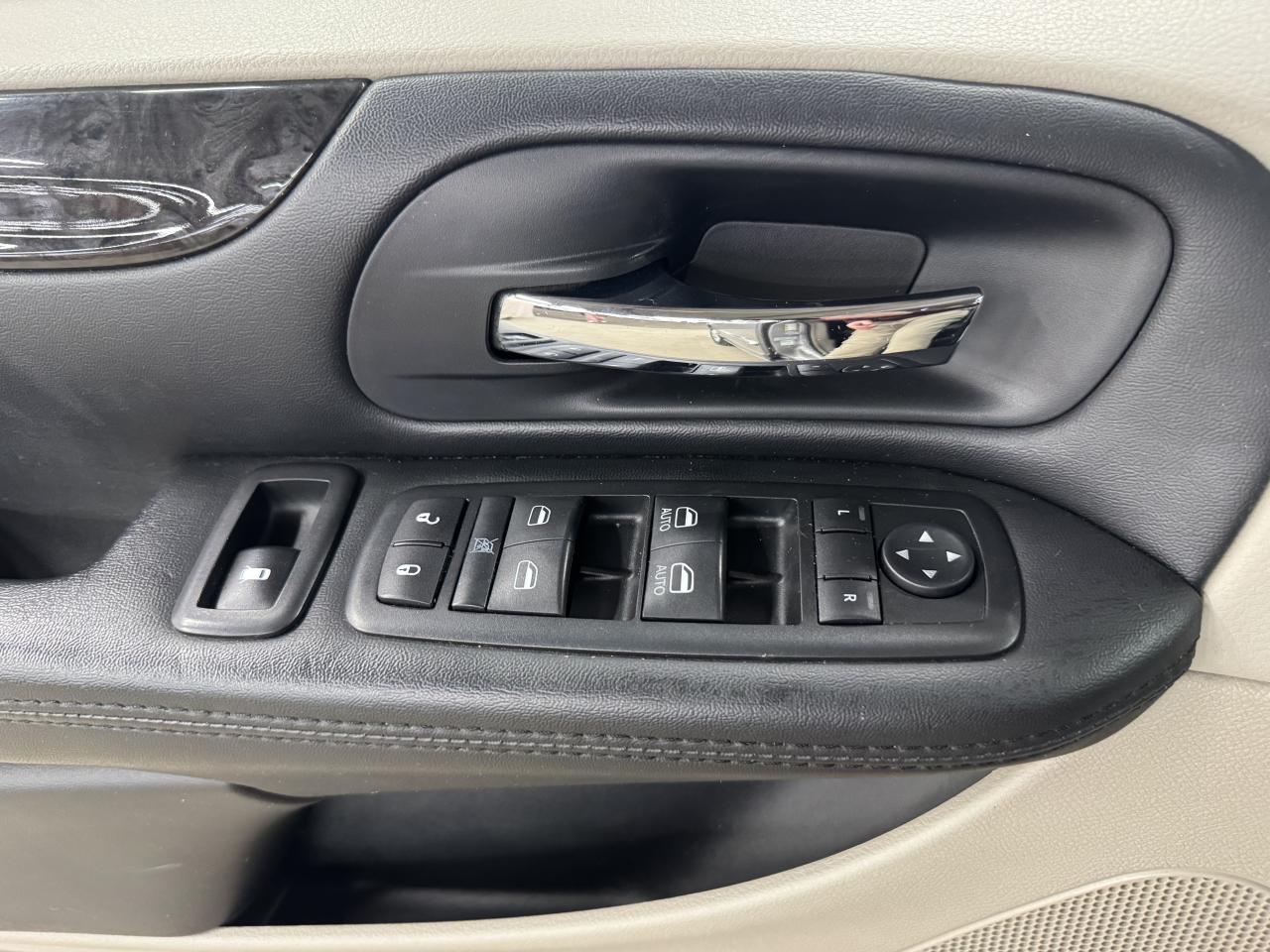 2016 Dodge Grand Caravan Crew Plus Photo