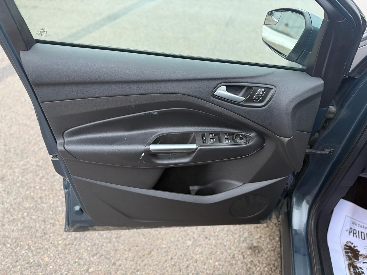 2019 Ford Escape SEL Photo