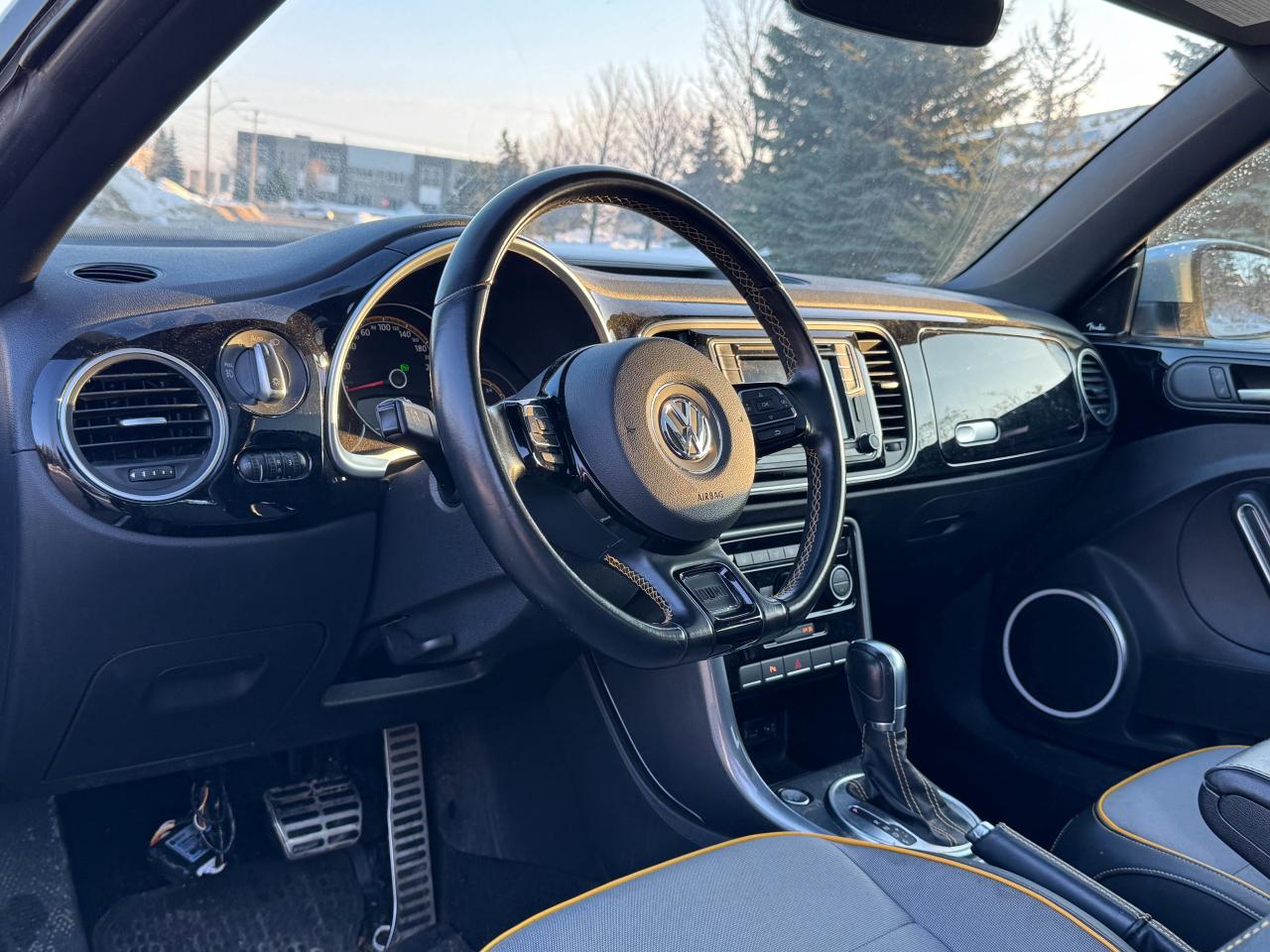 2018 Volkswagen Beetle Dune Photo