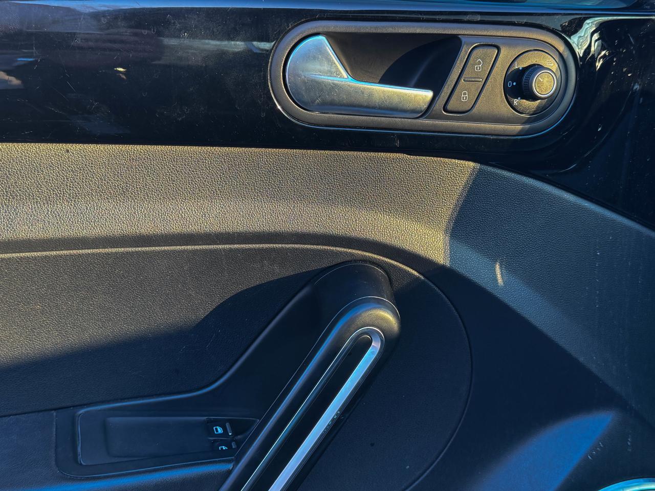 2018 Volkswagen Beetle Dune Photo