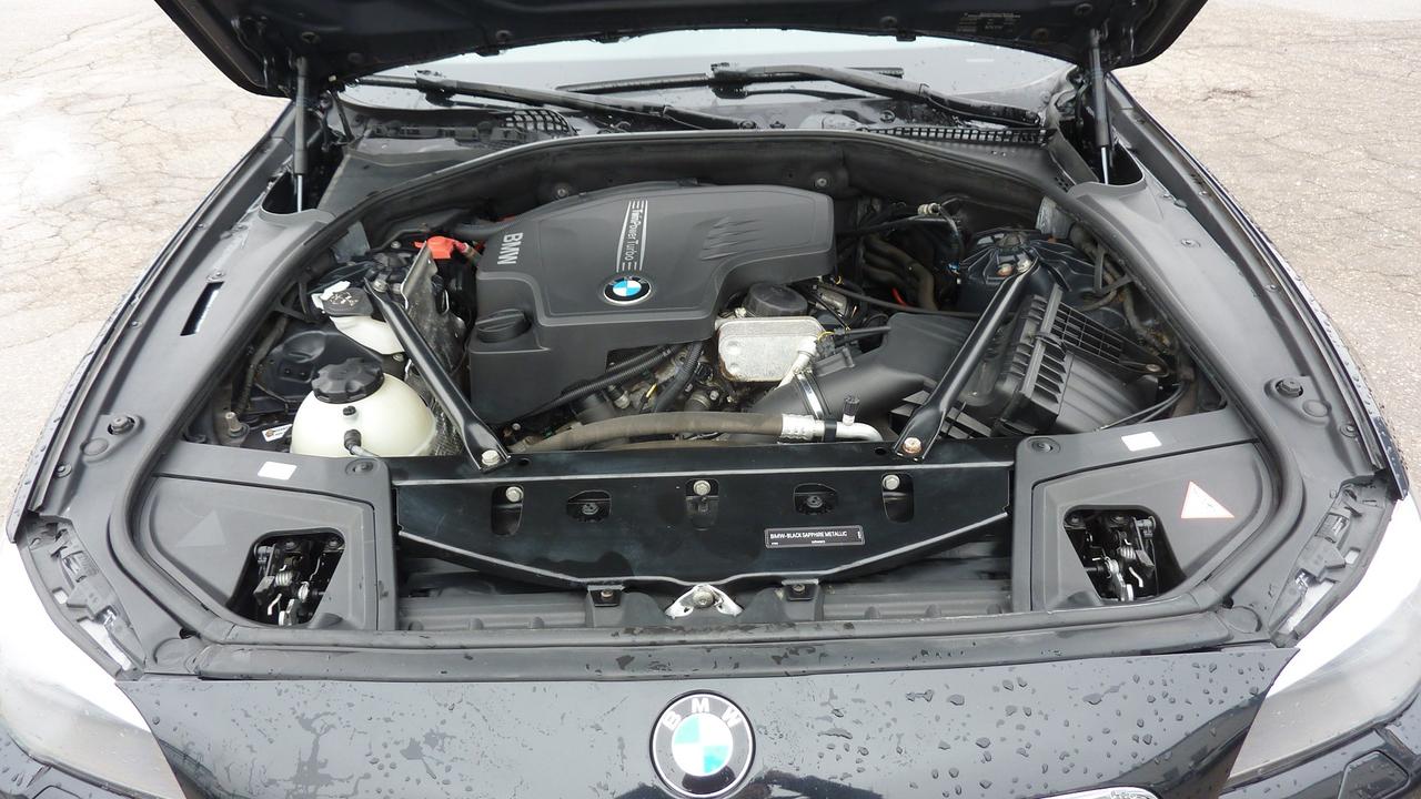 2013 BMW 5 Series 528i xDrive Photo