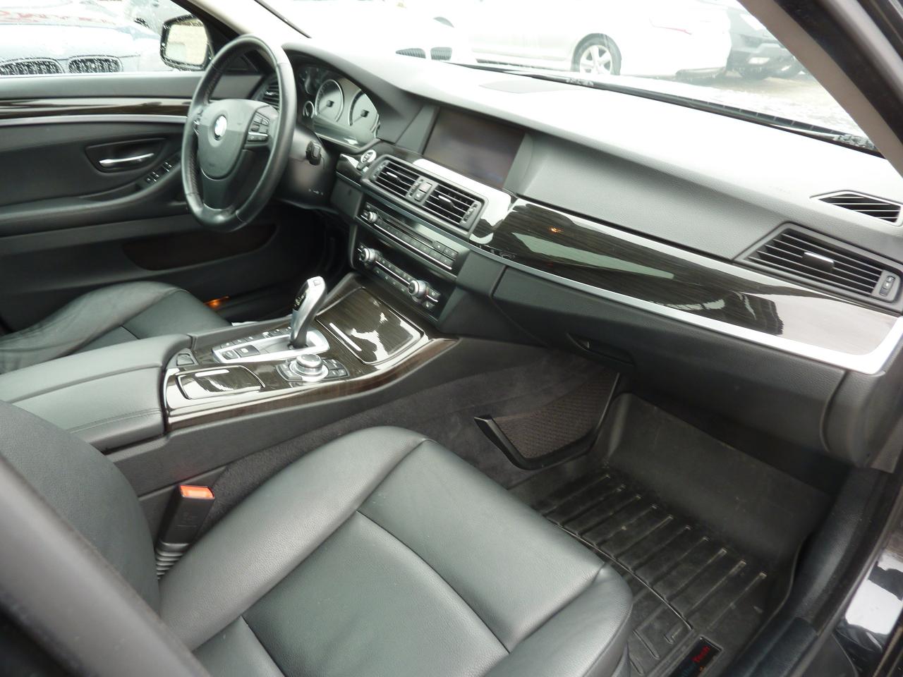 2013 BMW 5 Series 528i xDrive Photo