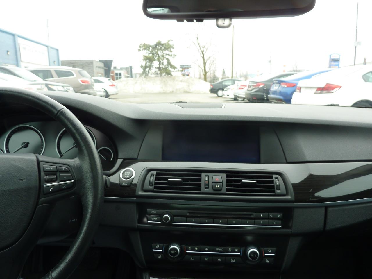 2013 BMW 5 Series 528i xDrive Photo