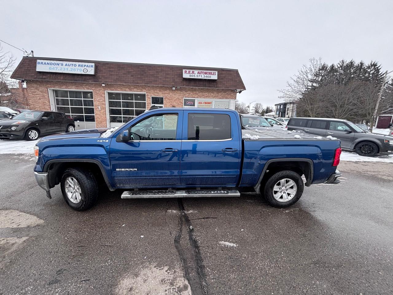 2015 GMC Sierra 1500 4X4 CREW CAB SPOTLESS TRUCK! - Photo #1