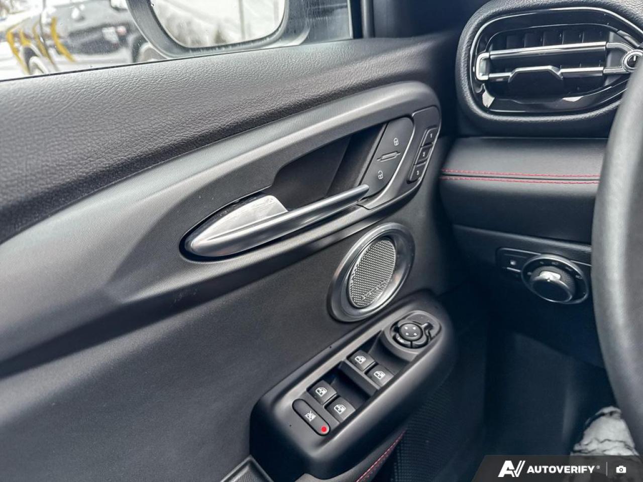 2024 Dodge Hornet R/T+/ NO ACCIDENTS / NAV / LEATHER / ROOF / HYBRID Photo