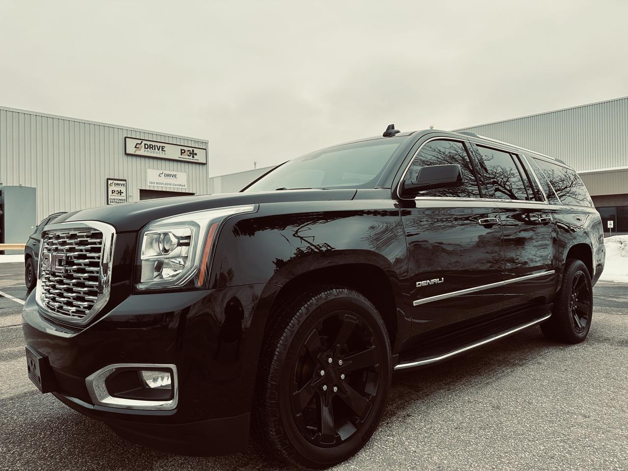 2019 GMC Yukon Denali XL Denali Ultimate Triple Black Photo3