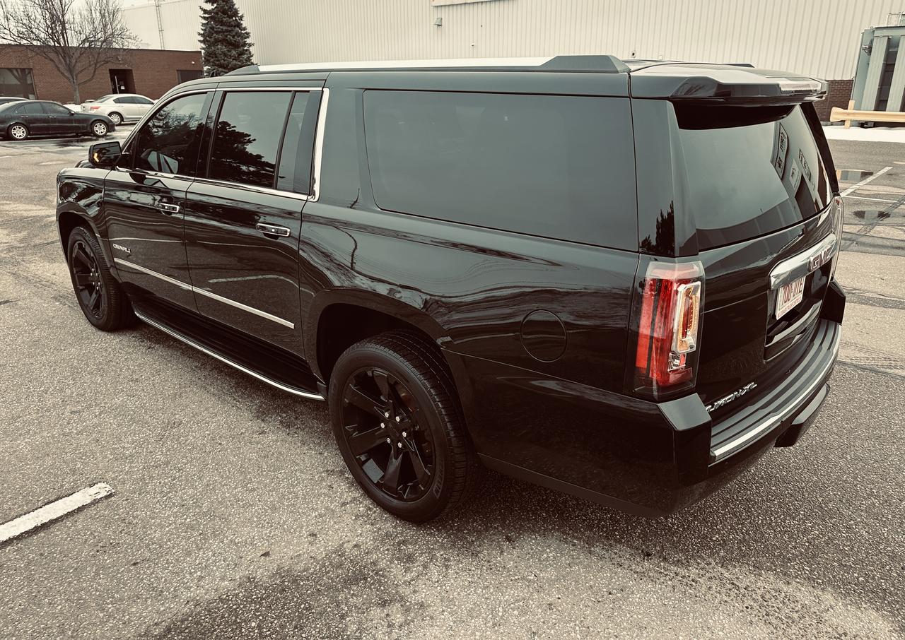 2019 GMC Yukon Denali XL Denali Ultimate Triple Black Photo2