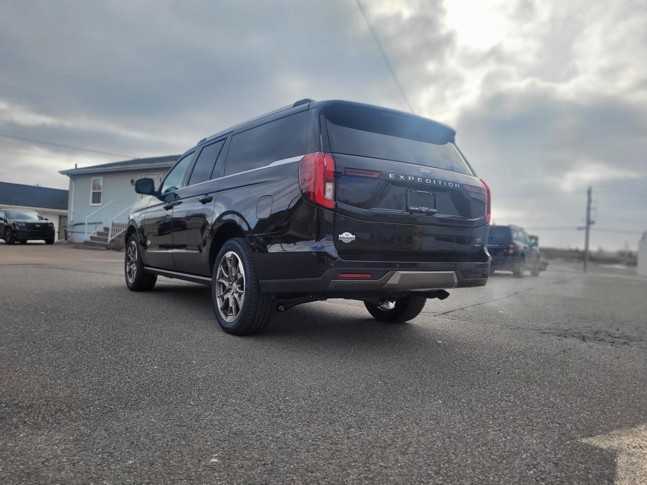 2026 Ford Expedition King Ranch Max 4x4 Photo3