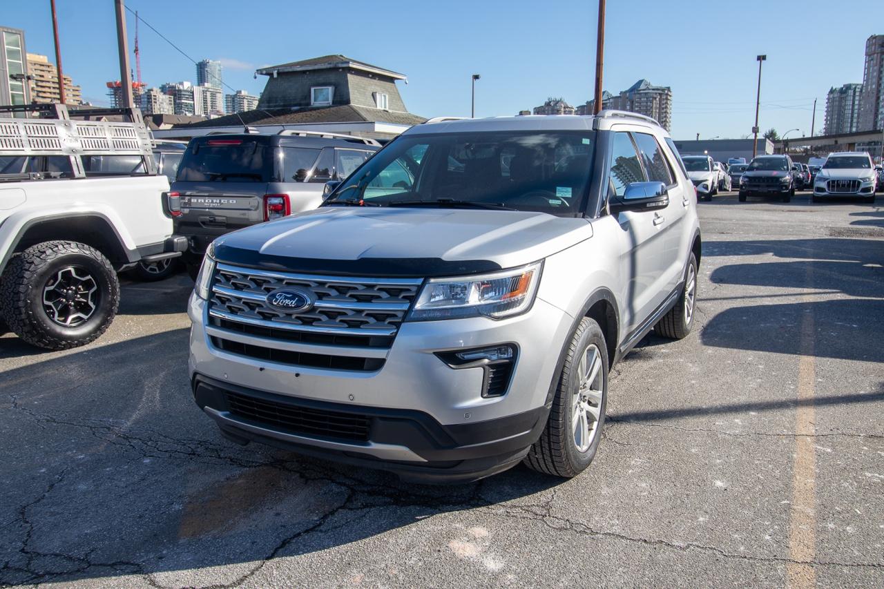 2018 Ford Explorer XLT 4WD Photo1