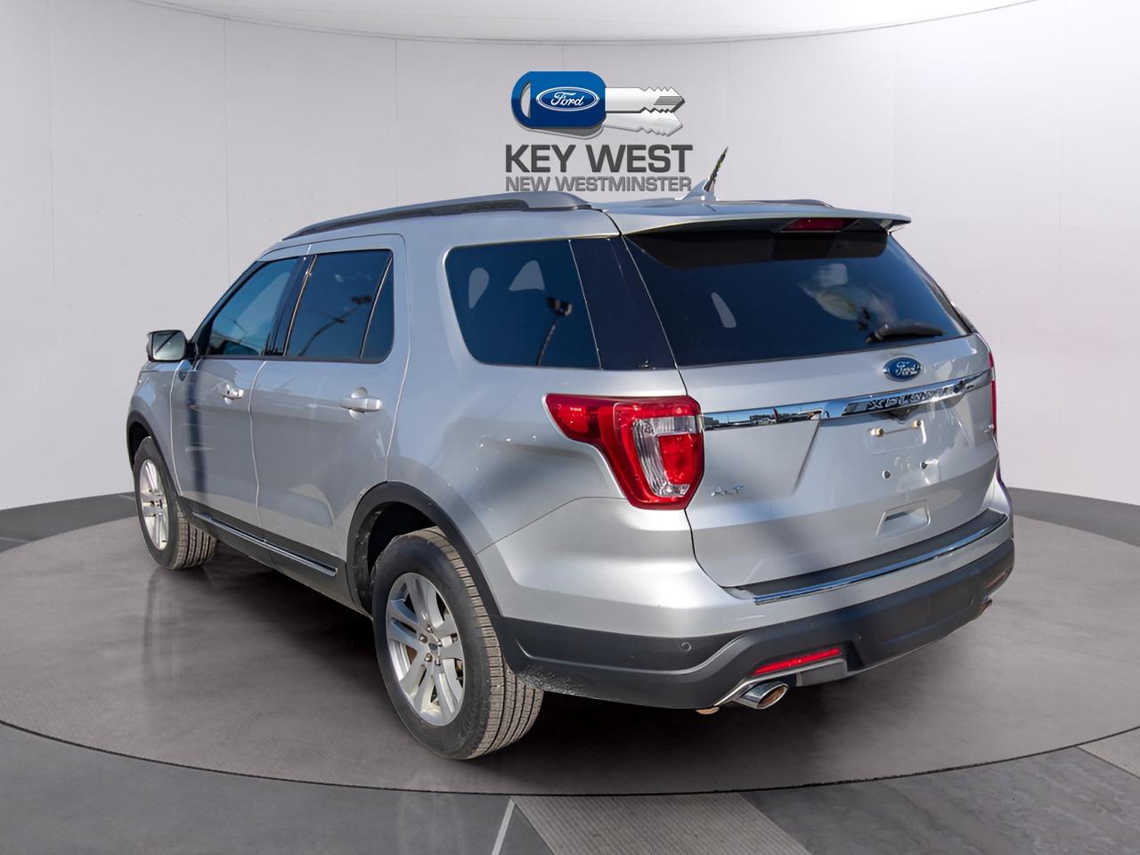 2018 Ford Explorer XLT 4WD Photo2