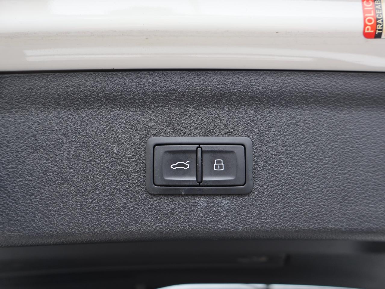 2015 Audi Q3 TECHNIK CERTIFIED *26 SERVICE RECORDS* CAMERA NAV BLUETOOTH LEATHER HEATED SEATS PANO ROOF CRUISE ALLOYS Photo