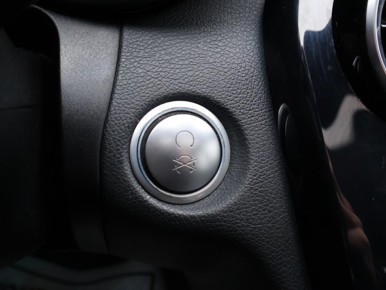 2017 Mercedes-Benz C-Class C300 4MATIC Sedan CAMERA NAV BLUETOOTH LEATHER HEATED SEATS SUNROOF CRUISE ALLOYS Photo