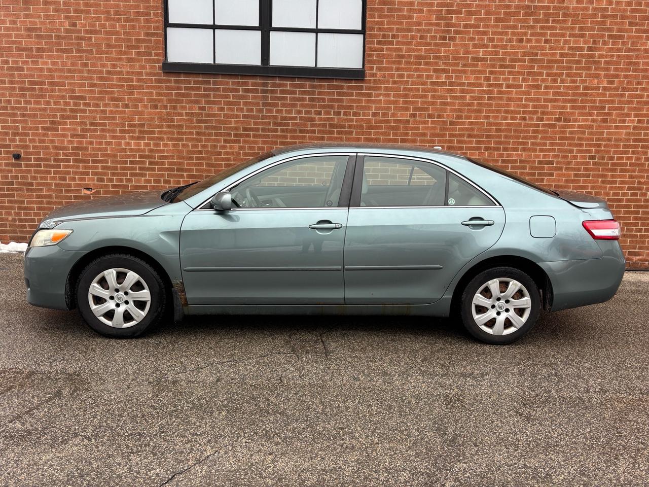 2010 Toyota Camry 4 Cyl. Leather Auto LE Photo